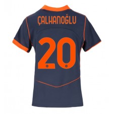 Inter Milan Hakan Calhanoglu #20 Tredjedrakt Kvinner 2025-26 Kortermet Inter Milan Hakan Calhanoglu #20 Tredjedrakt Kvinner 2025-26 Kortermet